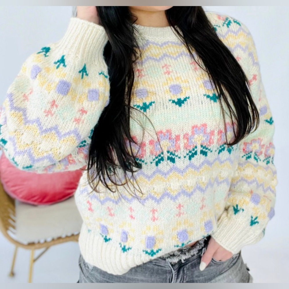 Cream Floral Jacquard Sweater Size Large.